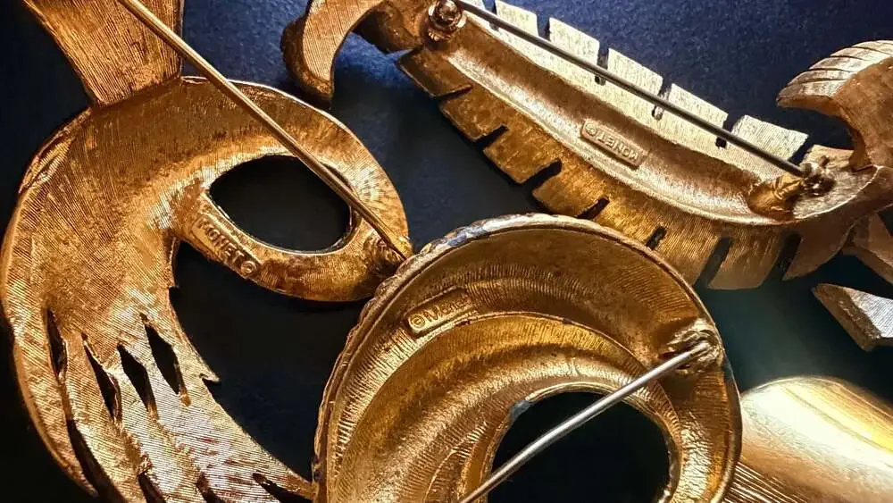 (10)Vintage Designer Gold-Tone Costume Jewelry Brooch Collection W/ Marquetry Tr